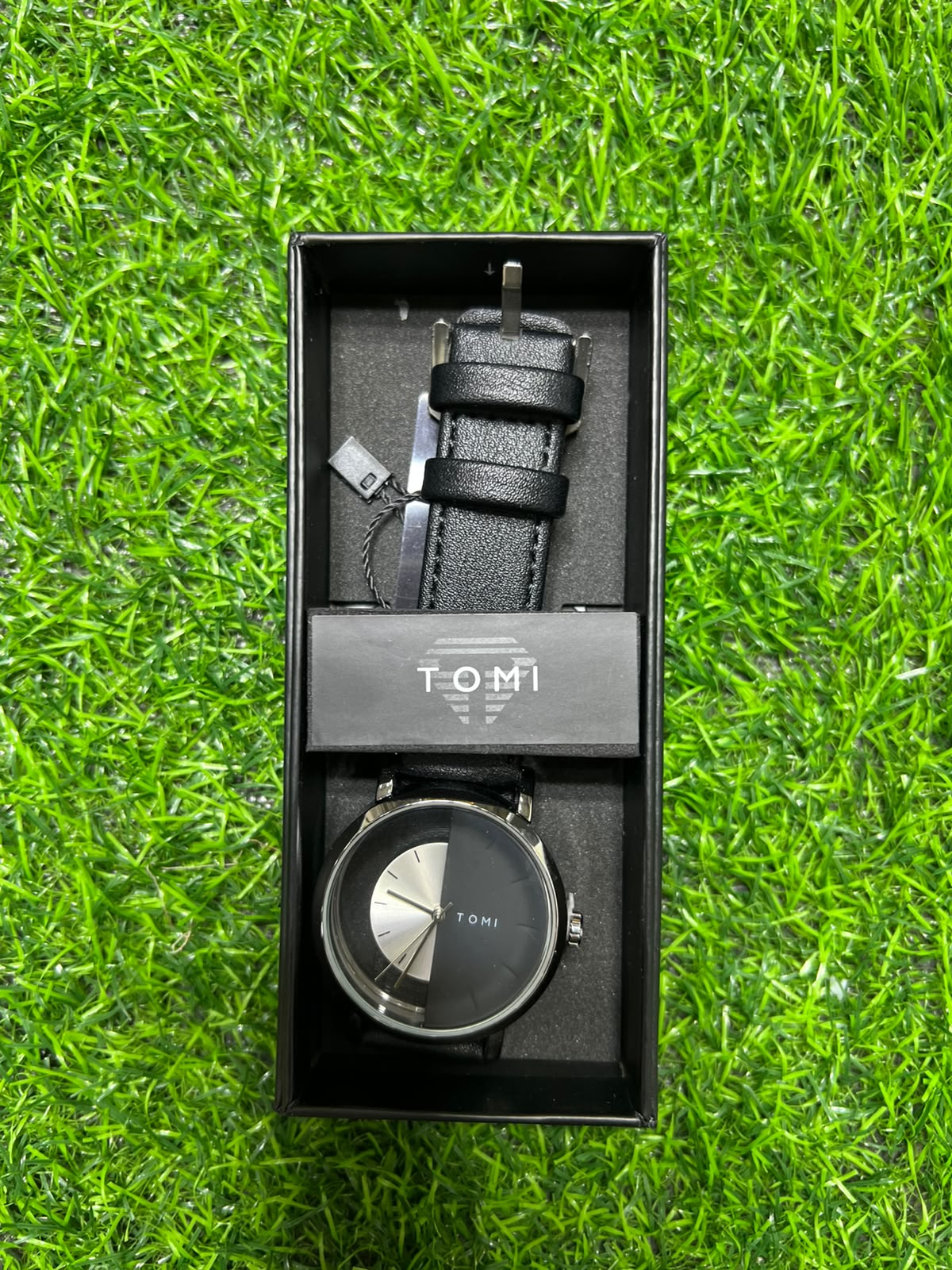TOMI Men’s Classic Black & white Dial